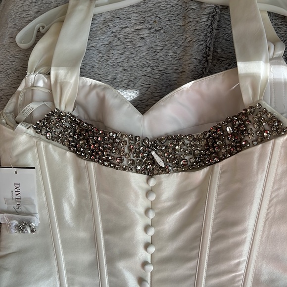 Ivory Truly Zac Posen (SAMPLE GOWN) - Picture 12 of 14